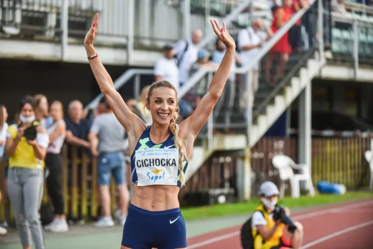 Angelika Cichocka powróciła do startów po dwuletniej przerwie. Zawodniczka SKLA Sopot wygrała bieg na 1000 metórw w czasie 2:42.28.