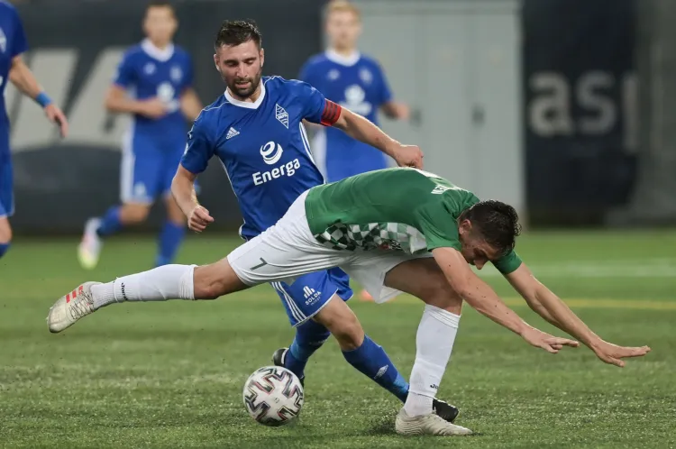Piłkarze Bałtyku (niebieskie stroje) zdobyło siedem punktów w trzech meczach.