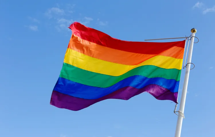 Tęczowa flaga to symbol ruchu na rzecz równouprawnienia osób LGBTQ+. Przedstawiciele gdańskiej lewicy widzieliby ją na gmachu Urzędu Miejskiego.