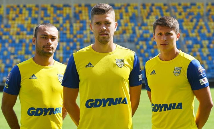 W takich koszulkach będą grali piłkarze Arki Gdynia w tej edycji Fortuna Puchar Polski.