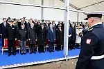 Wodowanie i chrzest okrętu ORP Albatros w stoczni Remontowa Shipbuilding. Obok przedstawicieli sił zbrojnych w pierwszych dwóch rzędach razem z Piotrem Soyką stoją zarządy i reprezentanci rad nadzorczych dwóch stoczni Grupy Remontowa Holding.
