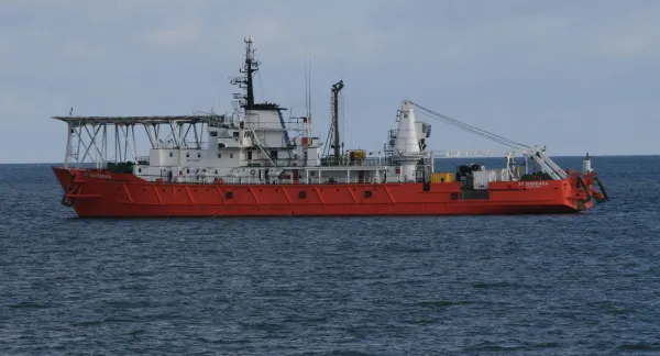"St. Barbara" - statek należący do Lotos Petrobaltic - umożliwia wykonanie badania skorupy ziemskiej do głębokości kilkudziesięciu metrów poniżej dna morskiego.