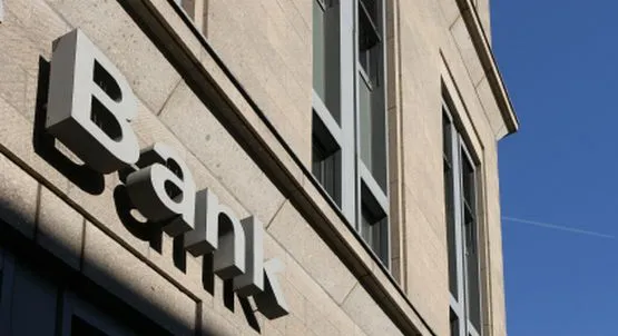 Pracownik jednego z banków w Gdyni okradł swoich klientów na ponad 1 mln zł.
