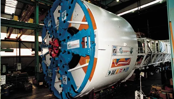 Maszyna TBM (Tunnel Boring Machine), nazywana też maszyną-kret, wydrąży tunel pod Martwą Wisłą.