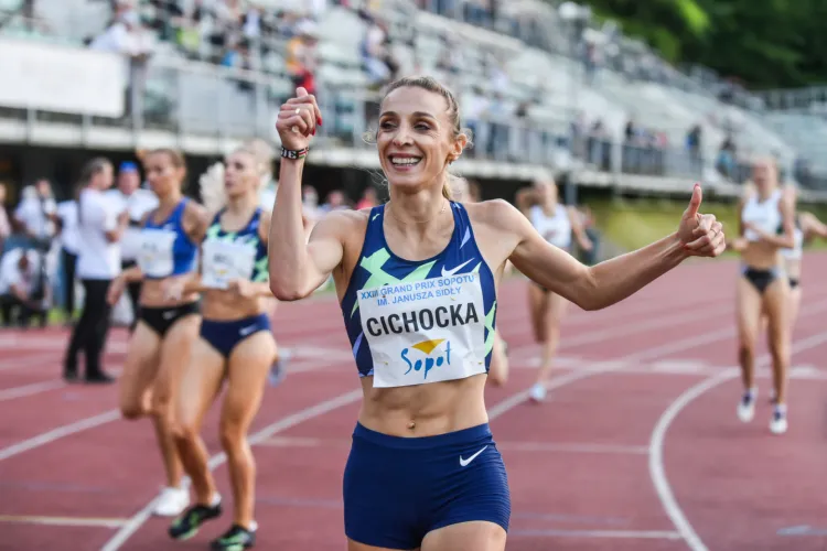 Angelika Cichocka wróciła do startów w zawodach po dwóch latach przerwy. Po zwycięstwie w 23. Grand Prix Sopotu im. Janusza Sidły, zdobyła srebro mistrzostw Polski w biegu na 800 metrów. 
