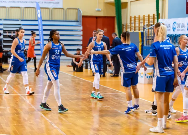 W poprzednim sezonie koszykarki AZS UG jako beniaminek utrzymały się w Energa Basket Lidze Kobiet. Wiele wskazuje, że do kolejny sezon rozpoczną jednak w I lidze.