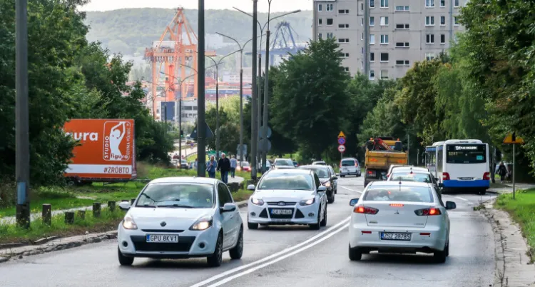 Na poszerzeniu ul. Kwiatkowskiego mają zyskać kierowcy, pasażerowie komunikacji publicznej, rowerzyści i piesi.