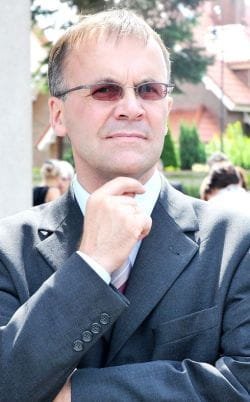 Jarosław Sellin z PiS-u zorganizował spotkanie wyborcze w sali katechetycznej na terenie parafii w Chyloni.