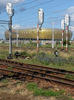 Przebudowa linii kolejowej do stadionu w Letnicy właśnie się zaczęła.