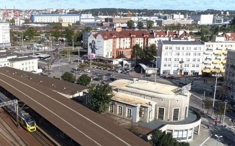 Dworzec Podmiejski SKM w Gdyni w końcu doczeka się remontu. Prace ruszą jesienią przyszłego roku.