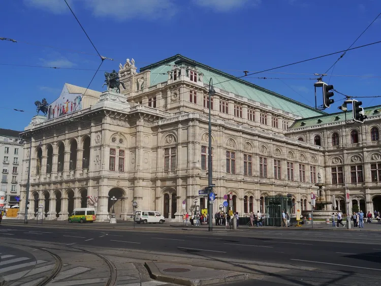 Opera w Wiedniu. Melomani nie polecą z Gdańska do stolicy Austrii w październiku, choć połączenie na tej trasie miało być obsługiwane jeszcze przez miesiąc. 