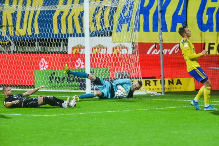 Konrad Jałocha jest pierwszym bramkarzem, któremu w tym sezonie Arka Gdynia nie strzeliła gola. Obecny golkiper GKS Tychy w latach 2015-17 grał w żółto-niebieskich barwach. 