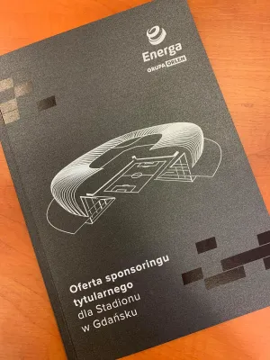 Miasto przygotowało ofertę dla Energi i  informuje, że negocjacje ws. przedłużenia umowy na sponsoring tytularny stadionu trwają.