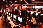 W Kinguin Esports Lounge Gdańsk można zagrać w ulubione gry, jak: Counter Strike, League of Legends, Valorant itd. W sobotę stanie się natomiast areną zmagań FIFA.