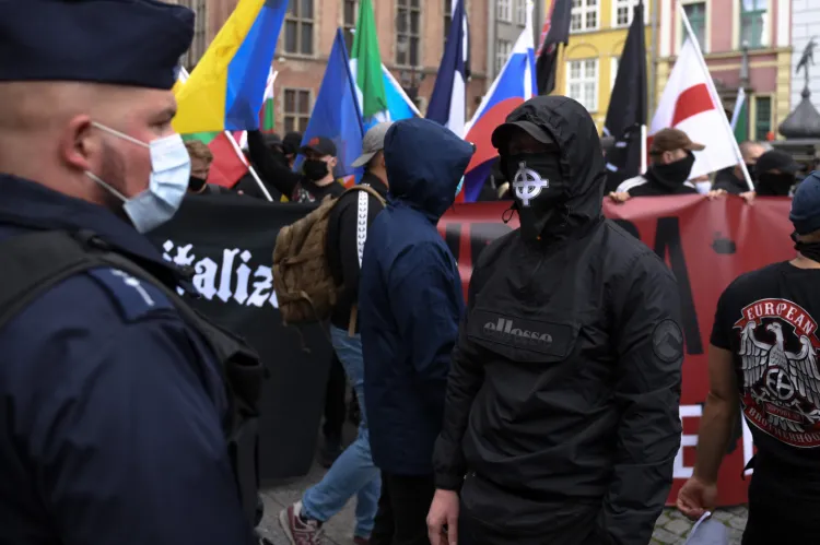 Marsz nacjonalistów przeszedł przez Gdańsk 5 września. Władze miasta dopiero teraz powiadomiły prokuraturę o możliwości popełnienia na nim przestępstwa.