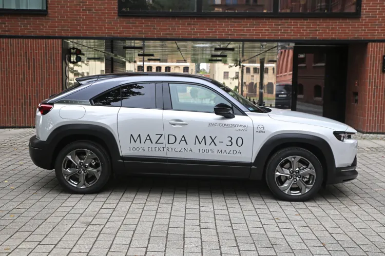 Nowa Mazda MX-30.