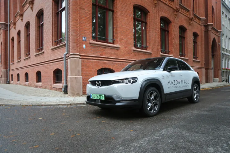 Nowa Mazda MX-30.