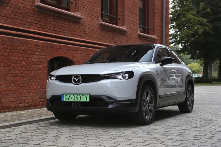 Nowa Mazda MX-30.