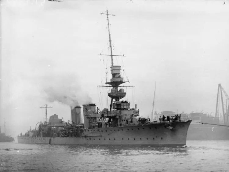 Brytyjski krążownik HMS Centaur odwiedził w latach 30. Gdańsk. Wizyta zakończyła się fatalnie dla trzech służących na nim marynarzy.