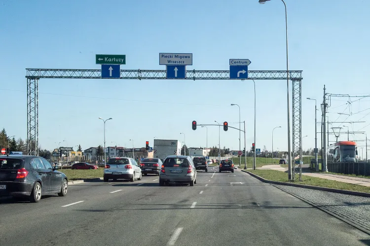 Pod koniec roku, kierowcy jadący w kierunku skrzyżowania alei Havla i Armii Krajowej będą mieli do dyspozycji aż dwa prawoskręty. Inwestycja powinna znacznie odkorkować to jedno z najbardziej newralgicznych skrzyżowań w Gdańsku.