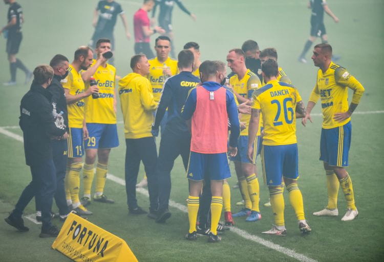 Arka Gdynia zaczęła ligowy sezon od czterech zwycięstw, ale w trzech kolejnych nie strzelili choćby gola.