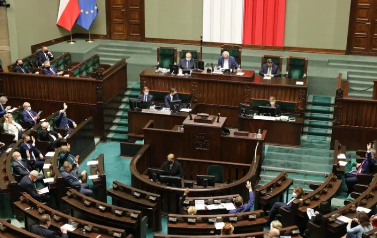 Posłowie i samorządowcy z Trójmiasta apelują, by ustawa metropolitalna jak najszybciej trafiła pod obrady Sejmu.