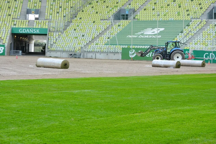 Układanie nowej murawy na stadionie w Letnicy potrwa do poniedziałku 26 października.