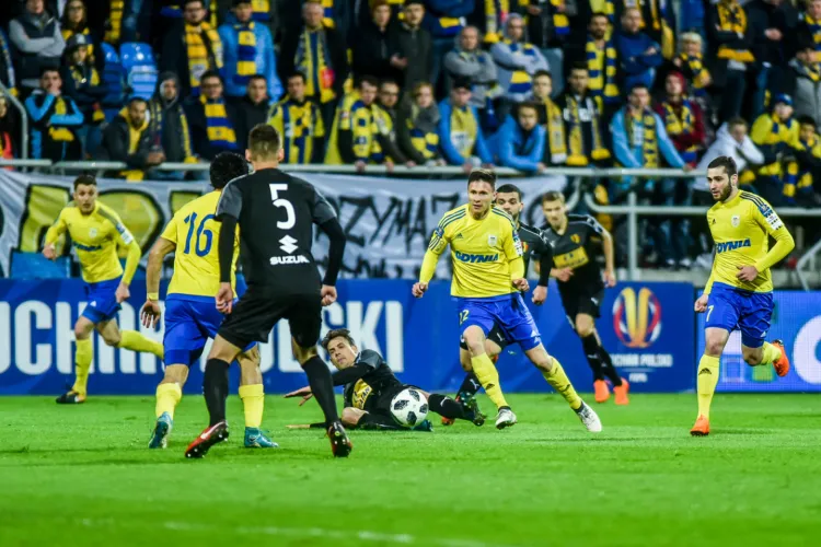 Mecz pucharowy pomiędzy Arką Gdynia a Koroną Kielce przełożony został na 4 listopada. Na zdjęciu spotkanie tych drużyny z kwietnia 2018 roku, które decydowało o awansie do finału. 