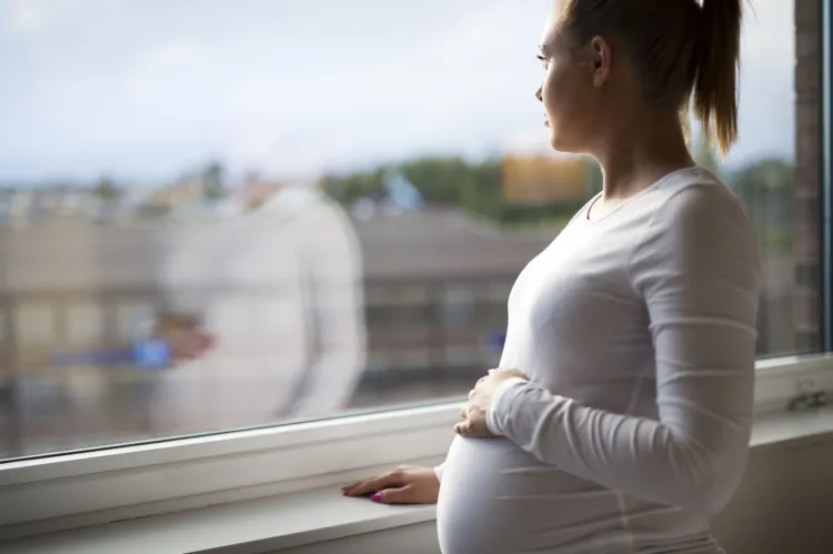 Tarcza antycovidowa niespodziewanie sprawiła, że najwięcej straciły  kobiety w ciąży. Bubel prawny trzeba jak najszybciej naprawić.