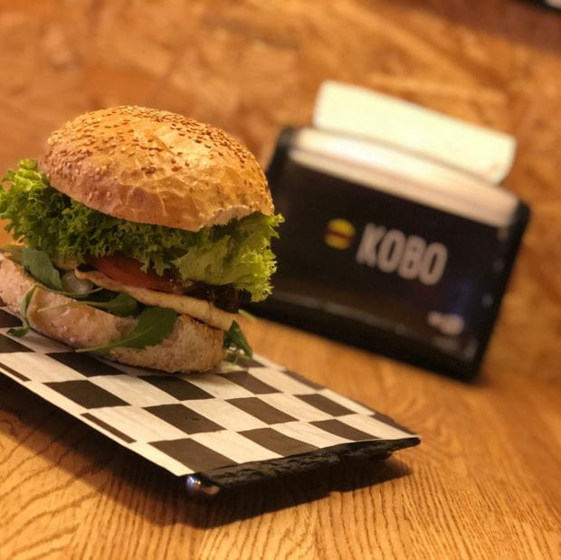 Halloumi Burger to jedna z propozycji lokalu Kobo Burger dla wegetarian.