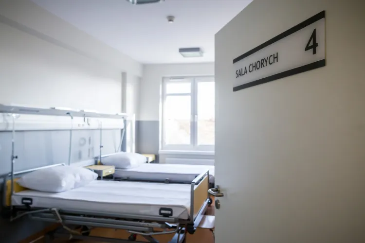Baza łóżek dla pacjentów zakażonych koronawirusem powiększy się o 243, w tym 17 z respiratorami oraz 10 z tlenoterapią.