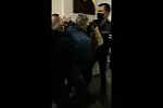 Incydent w kościele na Osowej. Kadry pochodzą z filmu nagranego przez świadka zdarzenia, opublikowanego przez portal niezalezna.pl.