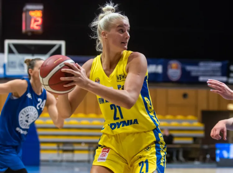 Laura Miskiniene zdobywa średnio 16 punktów w tym sezonie Energa Basket Ligi Kobiet, do których dopisuje prawie 14 zbiórek w meczu.