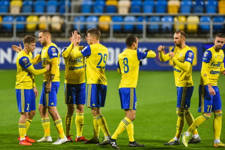 Piłkarze Arki Gdynia po 40 dniach oczekiwania odnieśli zwycięstwo i strzelili gola z gry. Jednak wiedzą, że tylko momentami ich gra w meczu z Koroną Kielce mogła się podobać. 