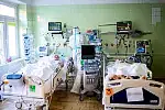 Od początku pandemii (marzec 2020 r.) na oddziałach w Wojewódzkim Szpitalu Zakaźnym w Gdańsku przebywało około 570 pacjentów dodatnich oraz blisko 280 z podejrzeniem zakażenia koronawirusem.