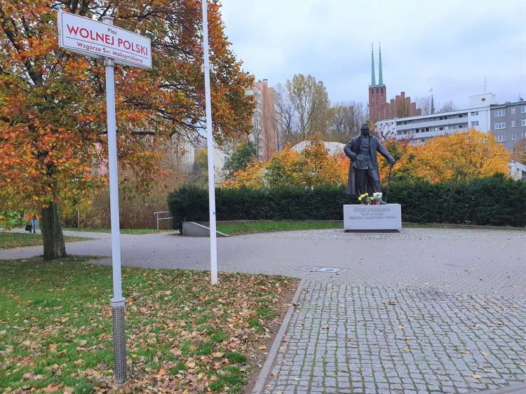 Pomnik Józefa Piłsudskiego na Placu Wolności w Gdyni.
