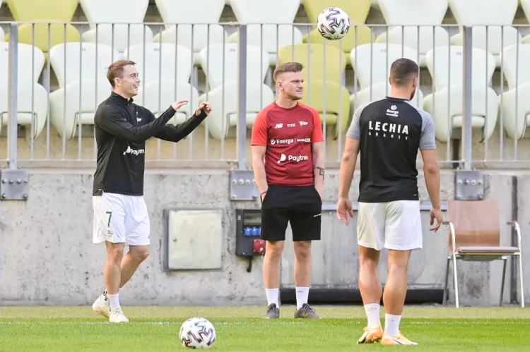 Na radości z powrotu do treningów piłkarzy, trenerzy Lechii Gdańsk opierają optymizm co do sprawnego odbudowania formy biało-zielonych. 