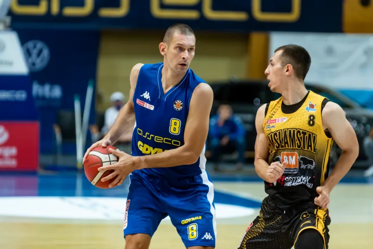 Filip Dylewicz (z piłką) zdobywa średnio 8,3 punktu w każdym meczu Energa Basket Ligi w tym sezonie. To jego najlepszy wynik od trzech lat.
