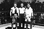Mecz bokserski Lwów - Gdański Klub Sportowy Gedania odbył się w październiku 1935 r. we Lwowie. Bokserzy Jan Bianga (z lewej) i Neckermann (z prawej) na ringu po walce. 