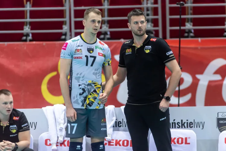 Bartłomiej Mordyl (z lewej) rozgrywa trzeci sezon w Treflu Gdańsk. Jednak to pod okiem trenera Michała Winiarskiego (z prawej) wykonał największy progres.
