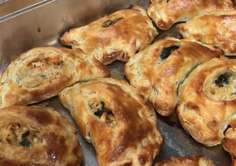 Kulebiaki, czyli pieczone chrupiące pierogi ma w swojej świątecznej ofercie restauracja Tabun.