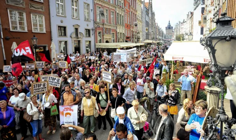 Mimo protestów od 1 września w Gdańsku obowiązują nowe stawki czynszu. Choć z jednej strony wpływy do kasy miasta wzrosły o blisko 2 mln zł, to ponad 5 tys. najemców płaci czynsz wg. starych stawek.