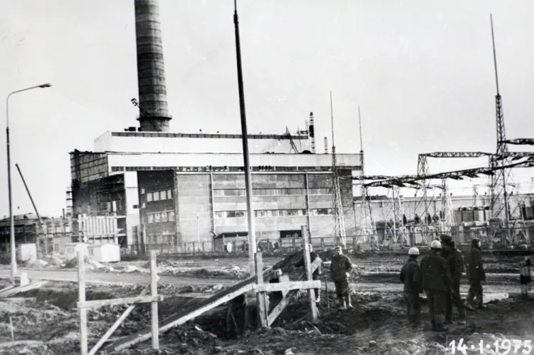 Początki Grupy Lotos sięgają 1971 roku, kiedy podjęto decyzję o budowie rafinerii ropy naftowej w Gdańsku.

