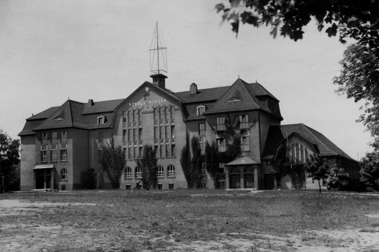 8 grudnia 1920 roku rozpoczęła się nauka w pierwszej Szkole Morskiej w Tczewie.