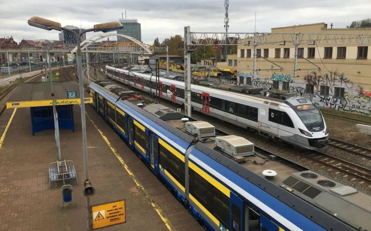 Od poniedziałku pociągi SKM między Gdańskiem Głównym a Wrzeszczem będą jeździły po obu torach, dzięki czemu zwiększy się częstotliwość ich kursowania.