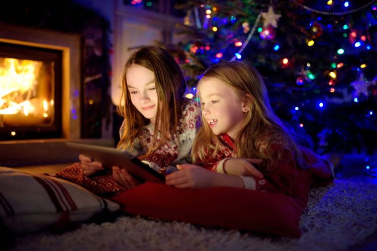 Świąteczne kino poza kalendarzami adwentowymi, ozdobami świątecznymi i pierniczkami to jedna z najważniejszych bożonarodzeniowych rozrywek.