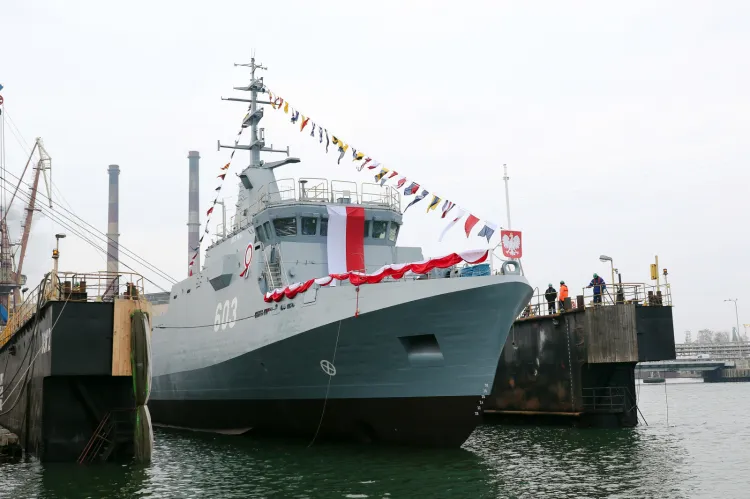 Niszczyciel min Mewa, który po wyposażeniu, próbach morskich i nadaniu bandery stanie się okrętem ORP Mewa. 