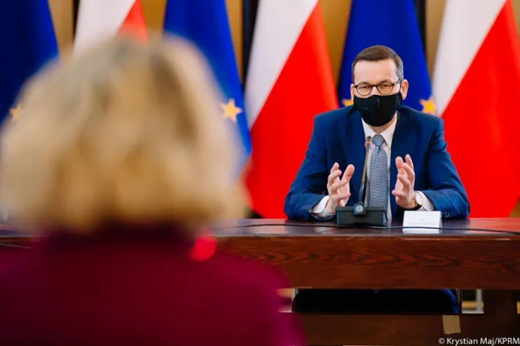Rozporządzenie wydane przez Prezesa Rady Ministrów Mateusza Morawieckiego precyzuje obostrzenia ogłoszone 17 grudnia przez ministra zdrowia Adama Niedzielskiego.