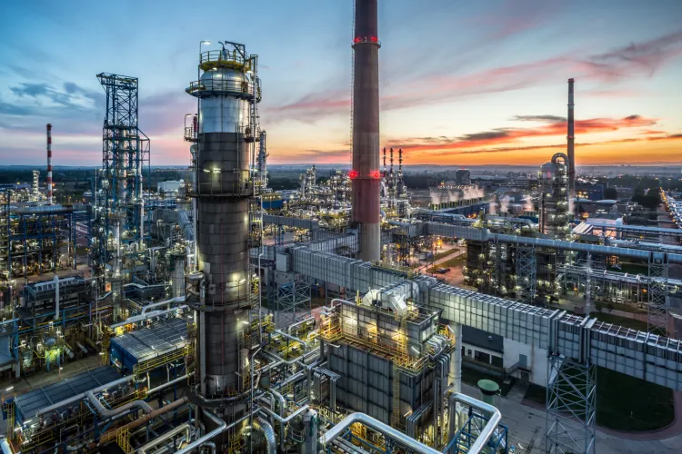 Saudyjski koncern paliwowo-chemiczny - Saudi Aramco ma być zainteresowany przejęciem 30 proc. udziałów w gdańskim zakładzie Lotosu. 