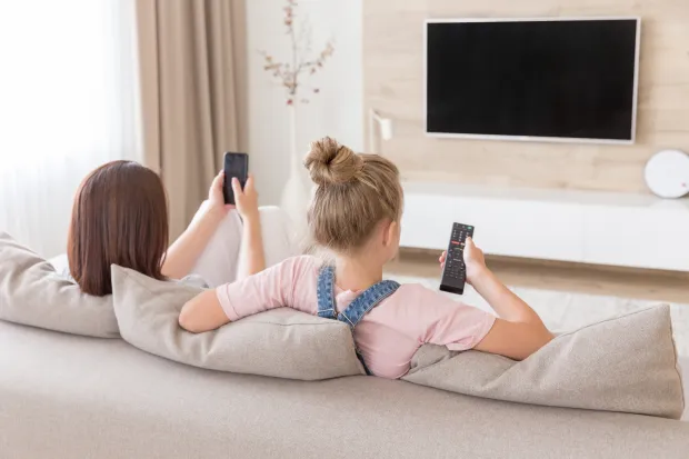 Zaleganie przed telewizorem czy z urządzeniem mobilnym w ręku to nie jest wymarzony sposób na spędzenie wolnego czasu. Niestety, bardzo możliwe, że wiele dzieci spędzi tegoroczne ferie tak, bo naprawdę trudno o alternatywę. 